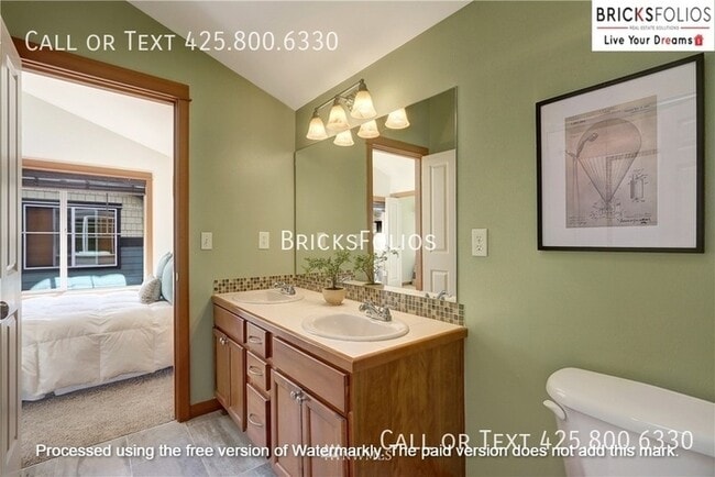Building Photo - Experience the Best of Both Worlds: Cozy R...
