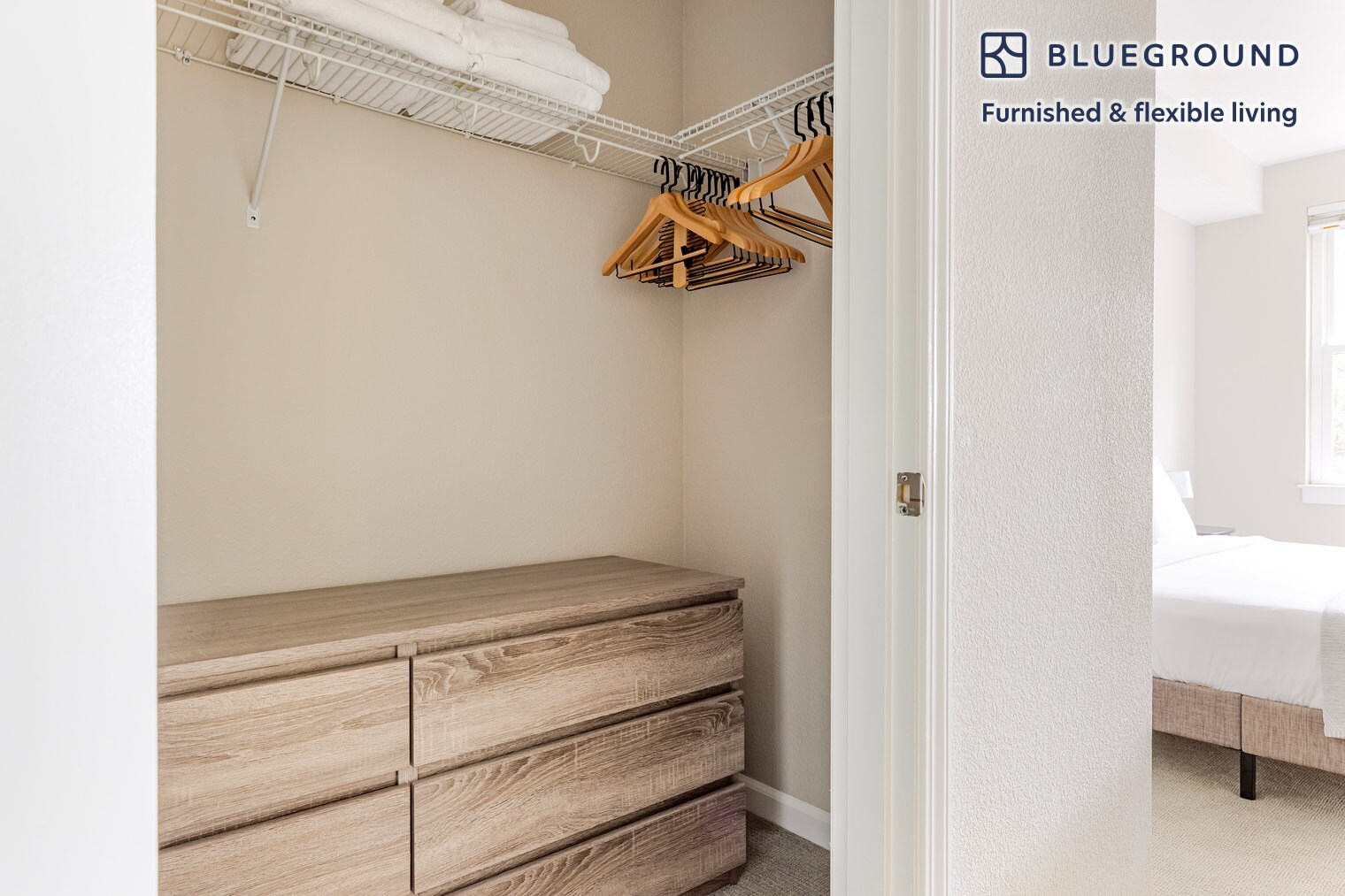 Building Photo - 5684 Bay St