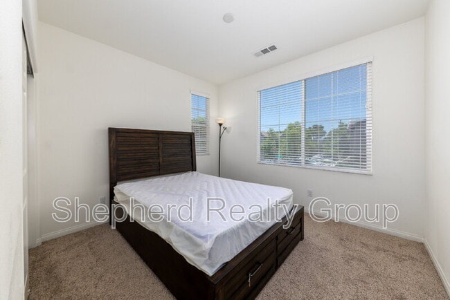 Building Photo - 28468 Sunflower St