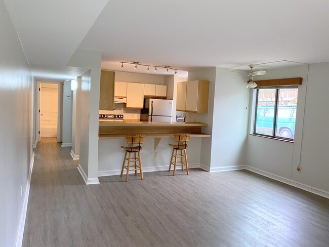 Building Photo - 1002 Linden Ave