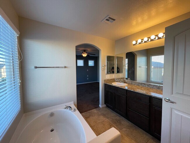 Building Photo - 3-Bedroom Home in Southwest Las Vegas – En...