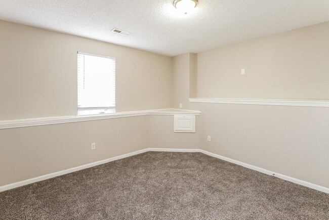 Building Photo - 712 Hibiscus Cir