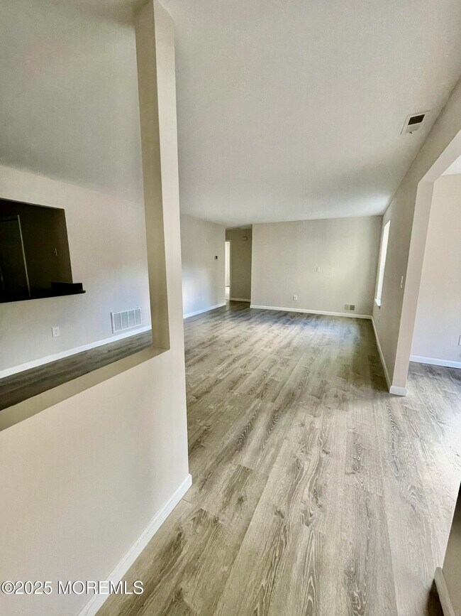 Building Photo - 716 Zlotkin Cir