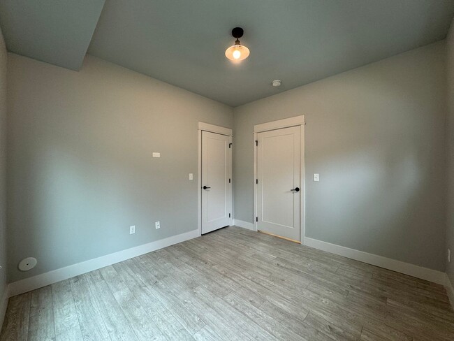 Building Photo - Modern 2 Bed, 2 Bath with Rooftop Patio!
