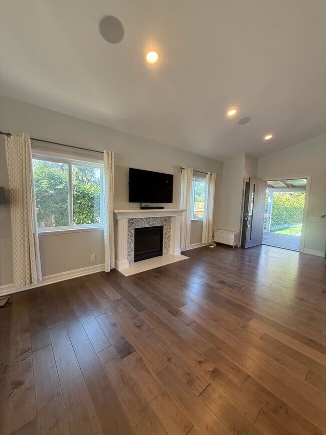 Building Photo - Single story - 3 bedroom, 3 bath + bonus room