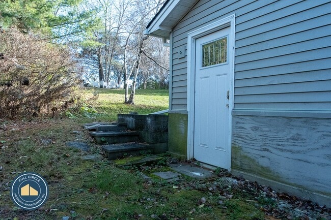 Building Photo - Spacious 5-Bedroom, 1.75 Bathroom Home in a Prime Location (58 East Terrace)