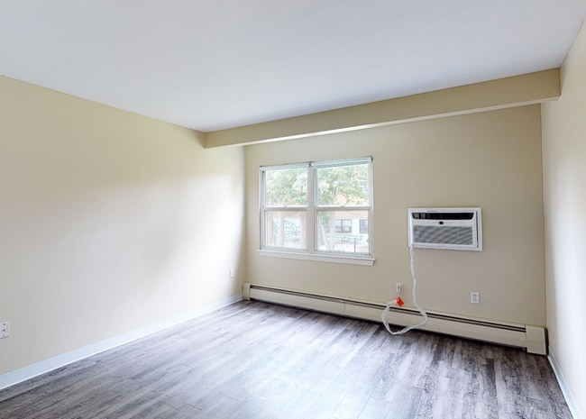 Building Photo - 675 Parker St