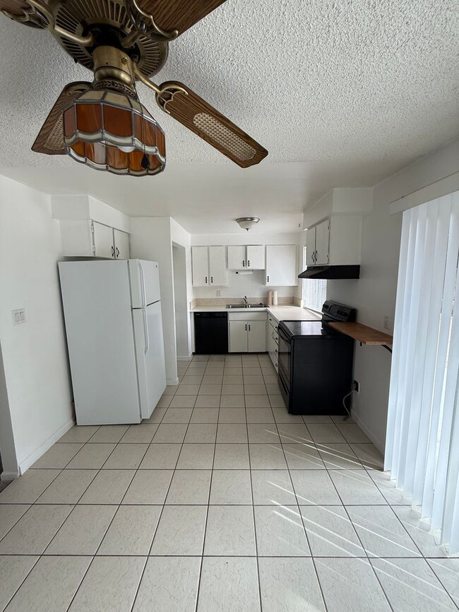 Building Photo - 433 Oleander Way