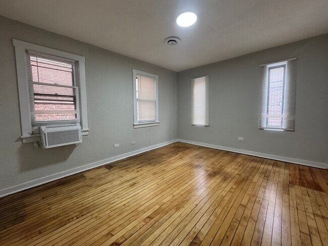 Building Photo - 2052 N Dayton St
