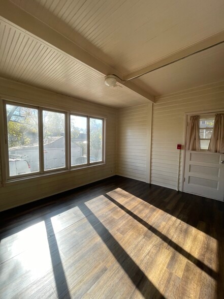 Building Photo - 134 E Maple St