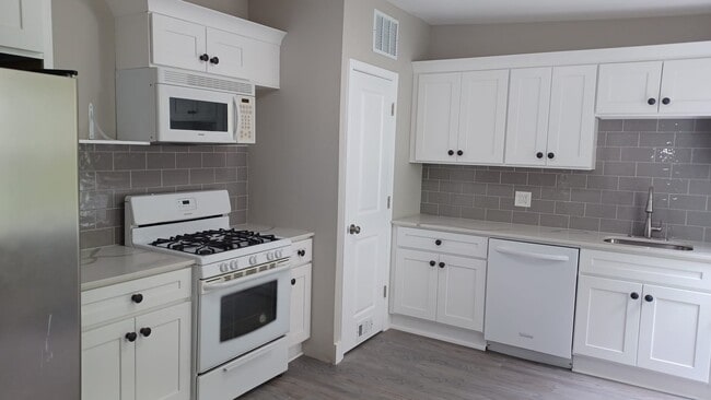 Building Photo - 139 S Lumber St