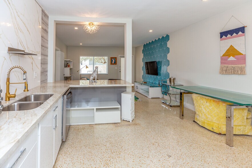 Building Photo - 1029 79th St