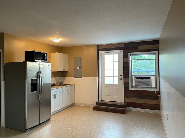 Entrance - 3715 7th St W