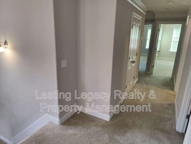 Building Photo - 847 Silver Leaf Dr