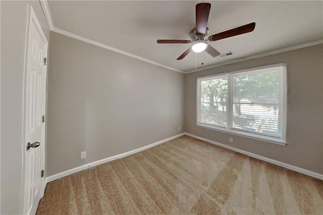 Building Photo - 5665 Enchantress Ln NE