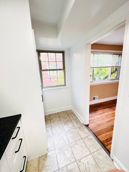 Building Photo - 8804 Bradford Rd