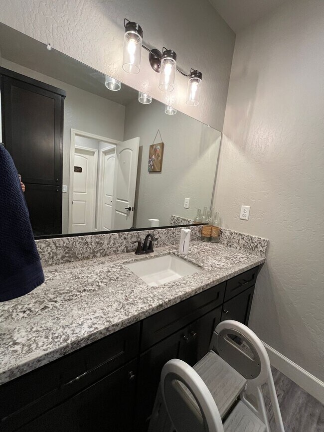 Building Photo - Beautiful home coming soon in Reedley!