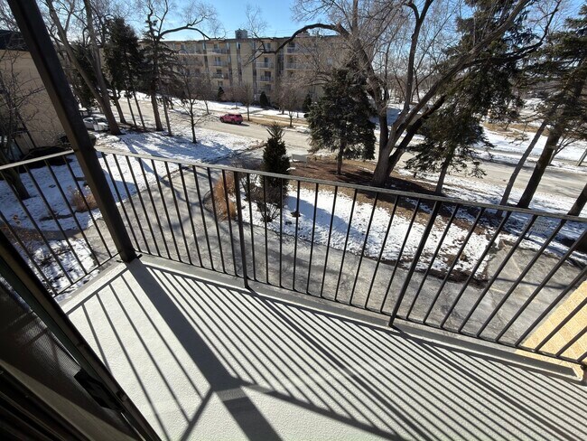 Building Photo - 999 Euclid Ave