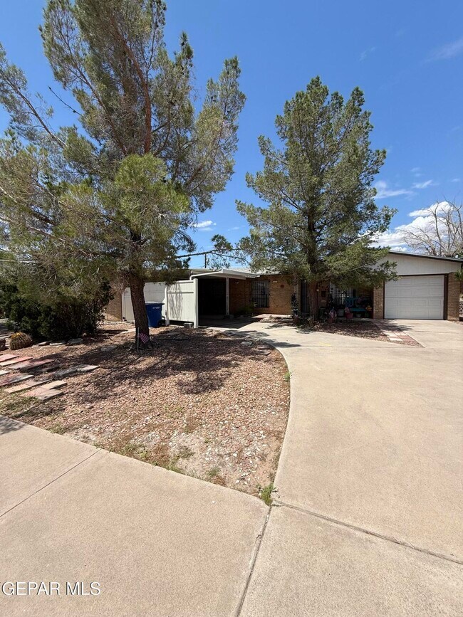 Primary Photo - 6828 Escondido Dr