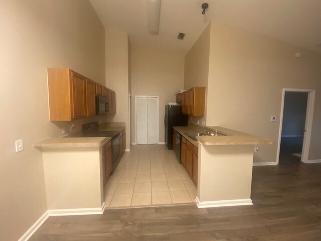 Kitchen - 6087 Maggies Cir