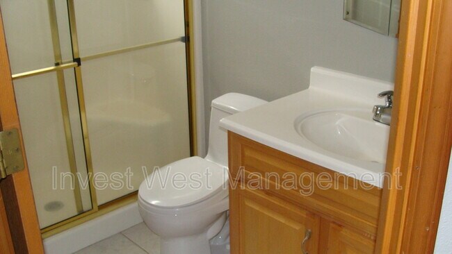 Building Photo - 2515 NE 83rd Wy