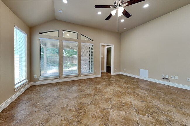 Building Photo - 27407 Tracy Ridge Ct