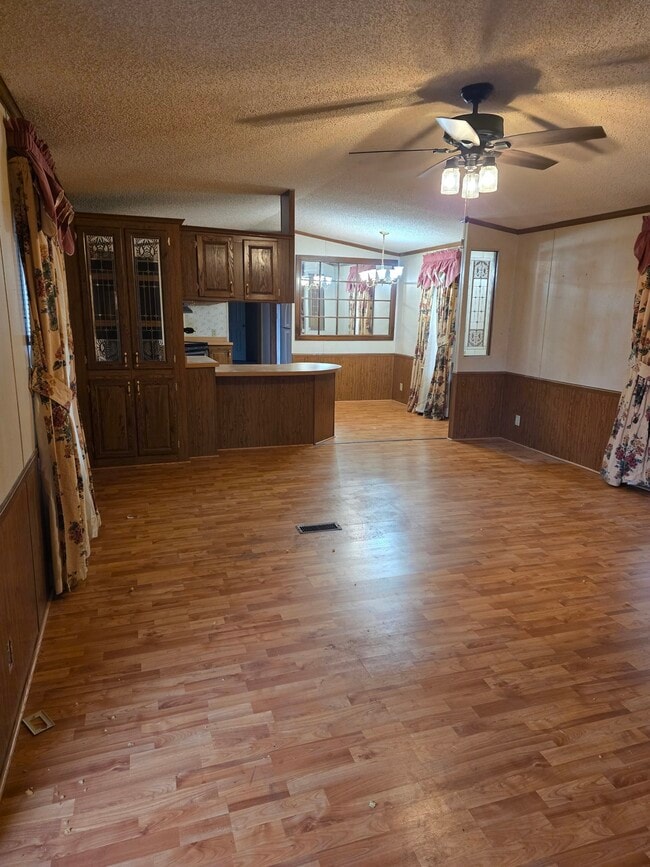 Building Photo - 144 Matthews St