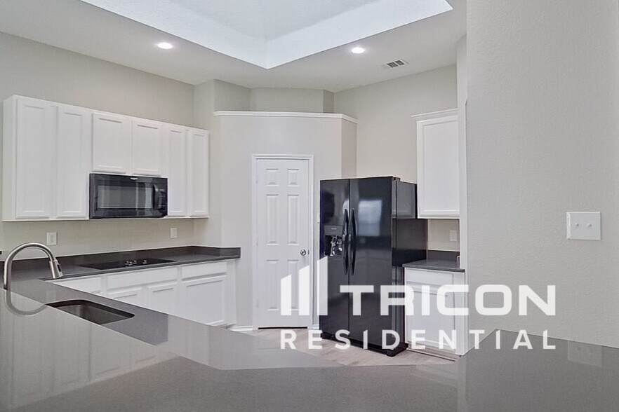Building Photo - 521 Spicewood Dr