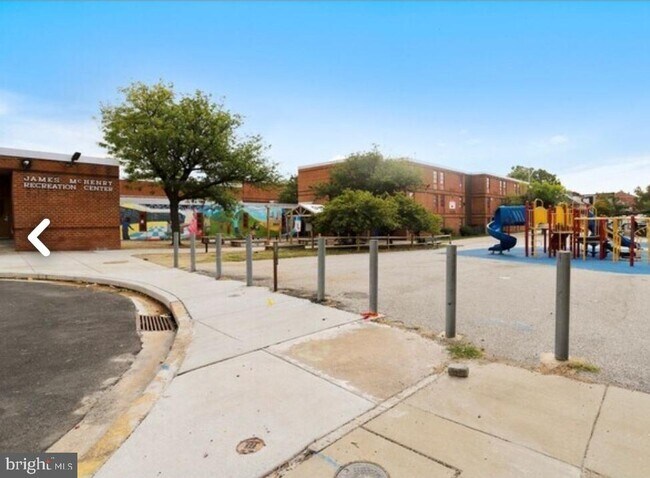 Building Photo - 111 E Cross St