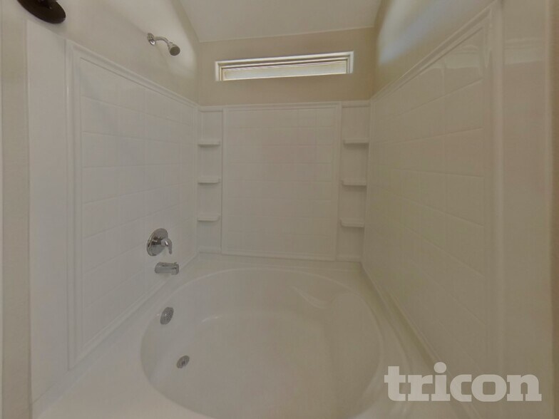 Building Photo - 1104 Autumnwood Dr