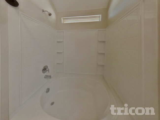 Building Photo - 1104 Autumnwood Dr