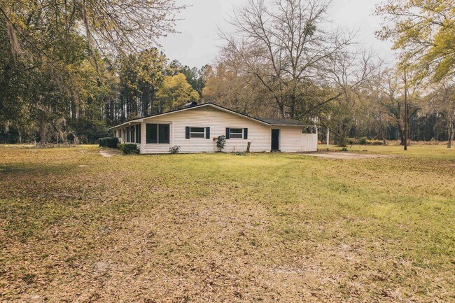 Building Photo - 4 Bed/2 Bath Home in Callahan, FL