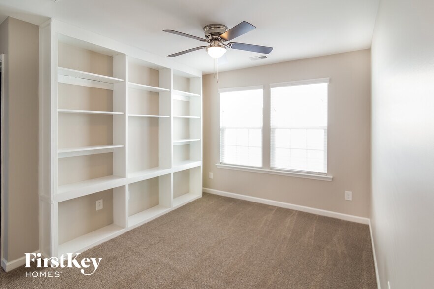 Building Photo - 208 Longford Dr