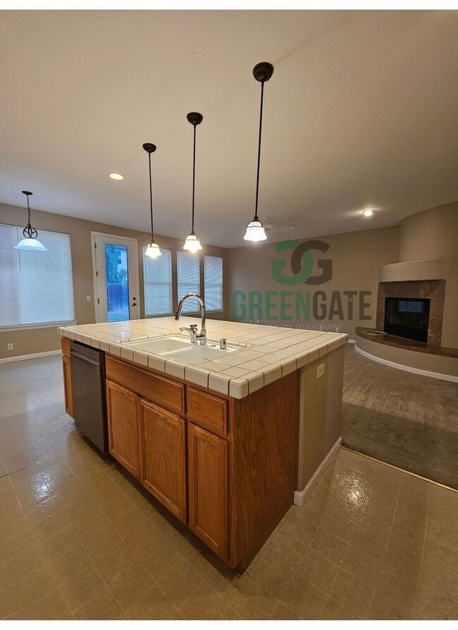 Building Photo - Spacious 4 Bedroom 3 Bath in Patterson! AV...