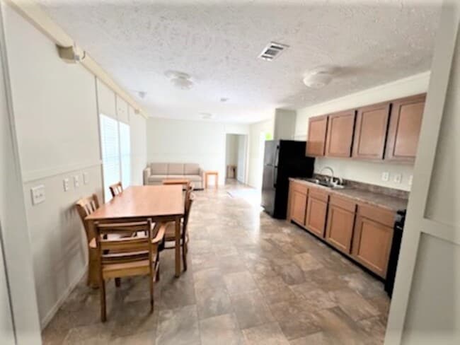 Building Photo - 12108 Diana Dr