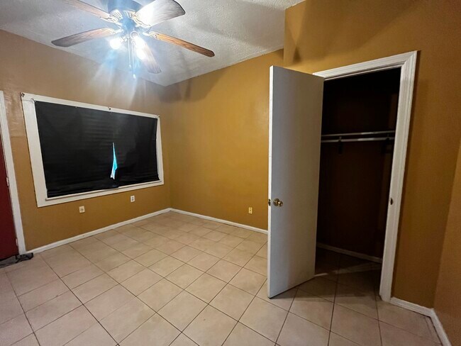 Building Photo - 2331 Saint Anthony St