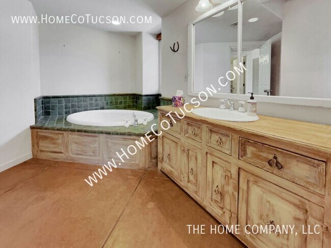 Building Photo - 12235 E Horsehead Rd