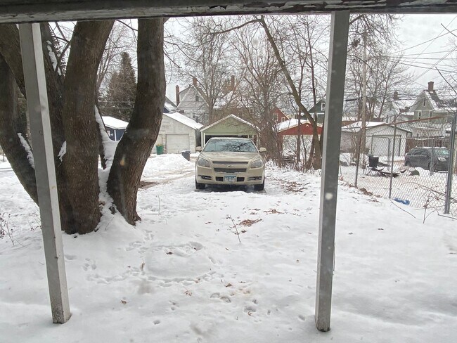 Building Photo - AVAILABLE JUNE 1ST -  Huge 4 Story Hillside Home!