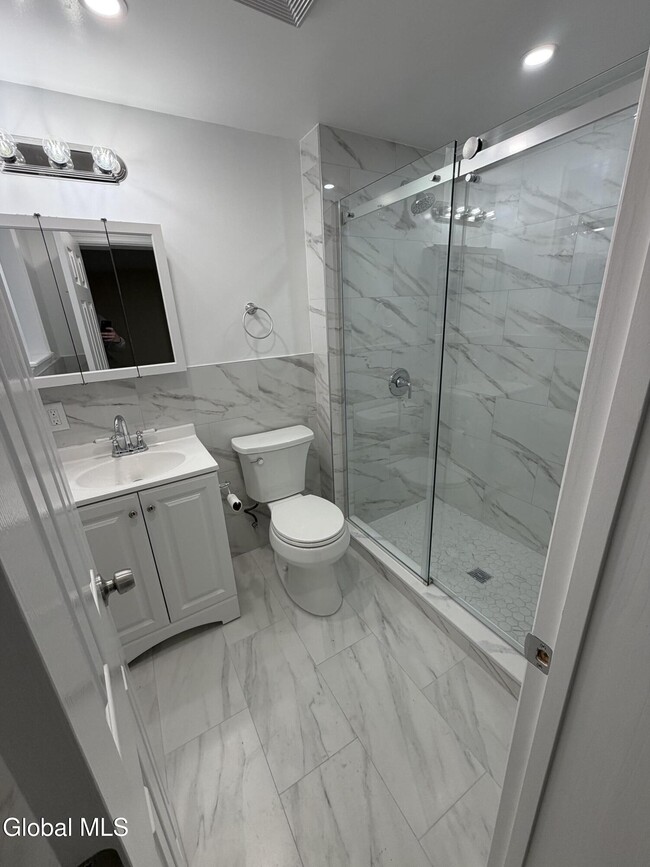 Building Photo - 58 S Swan St