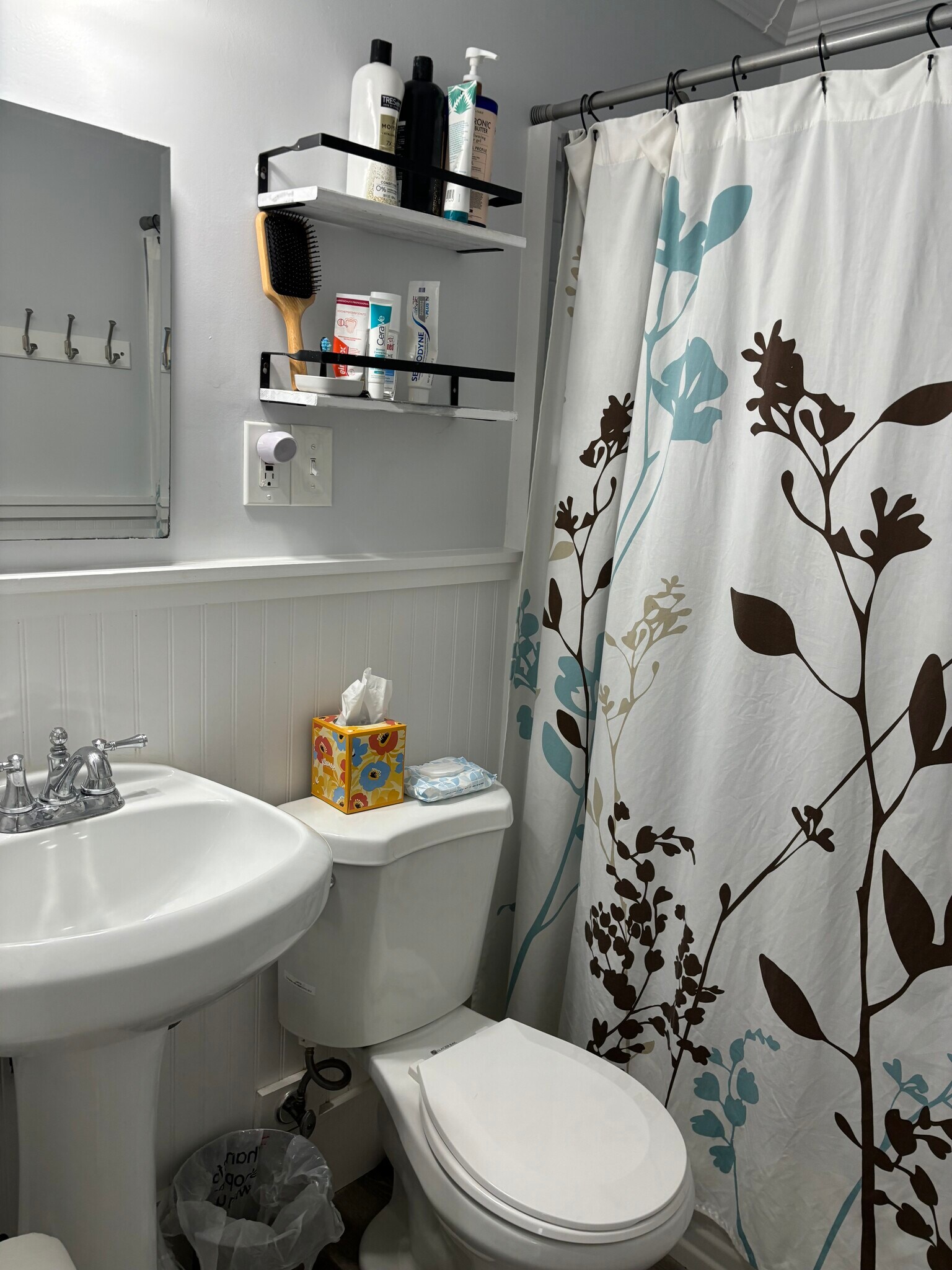 1st Floor Full Bathroom - 417 Reef Rd