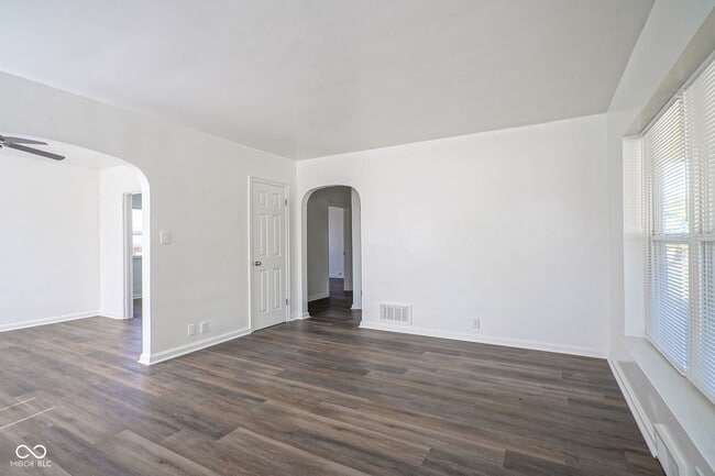 Building Photo - 1550 N Butler Ave