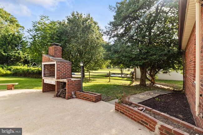 Building Photo - 5601 Dawes Ave