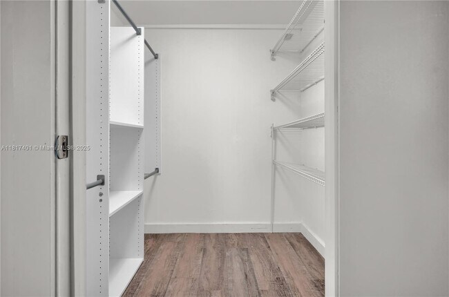 Building Photo - 4332 Collins Ave