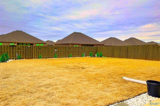 Building Photo - 12786 Juniors Dr