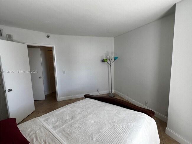 Building Photo - 3400 NE 192 St