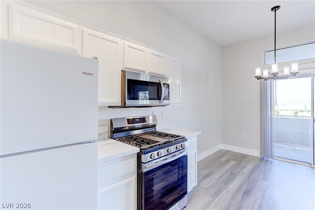 Building Photo - 2305 W Horizon Ridge Pkwy