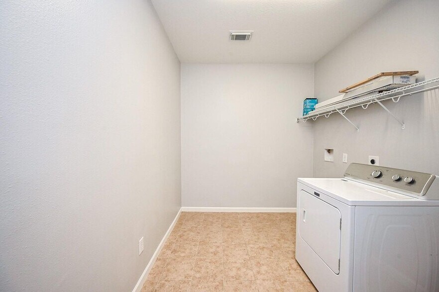 Building Photo - 7427 Chathan Glen Ln