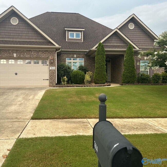 Primary Photo - 7614 Stillhaven Ct SE