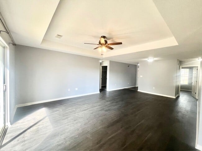 Building Photo - 3200 Skynight Dr