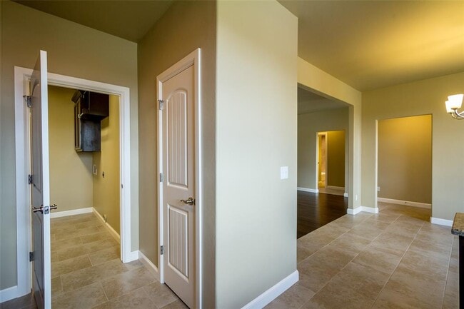 Building Photo - 2701 Hermoso Cir